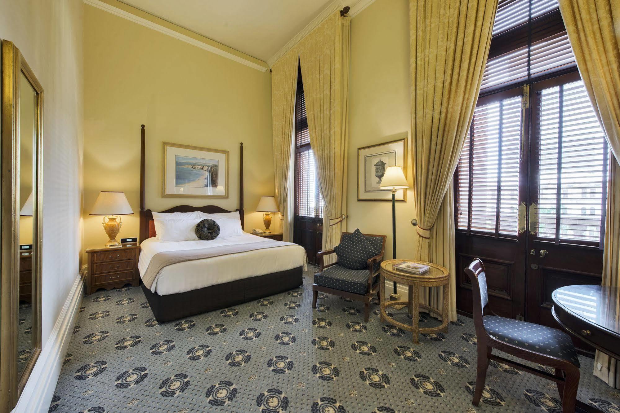 Treasury Hotel 5*
